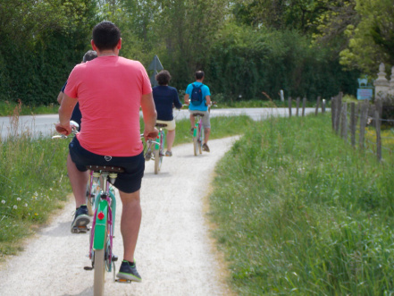 Image d'illustration pour : Le tour de l'espace à vélo et trotinette